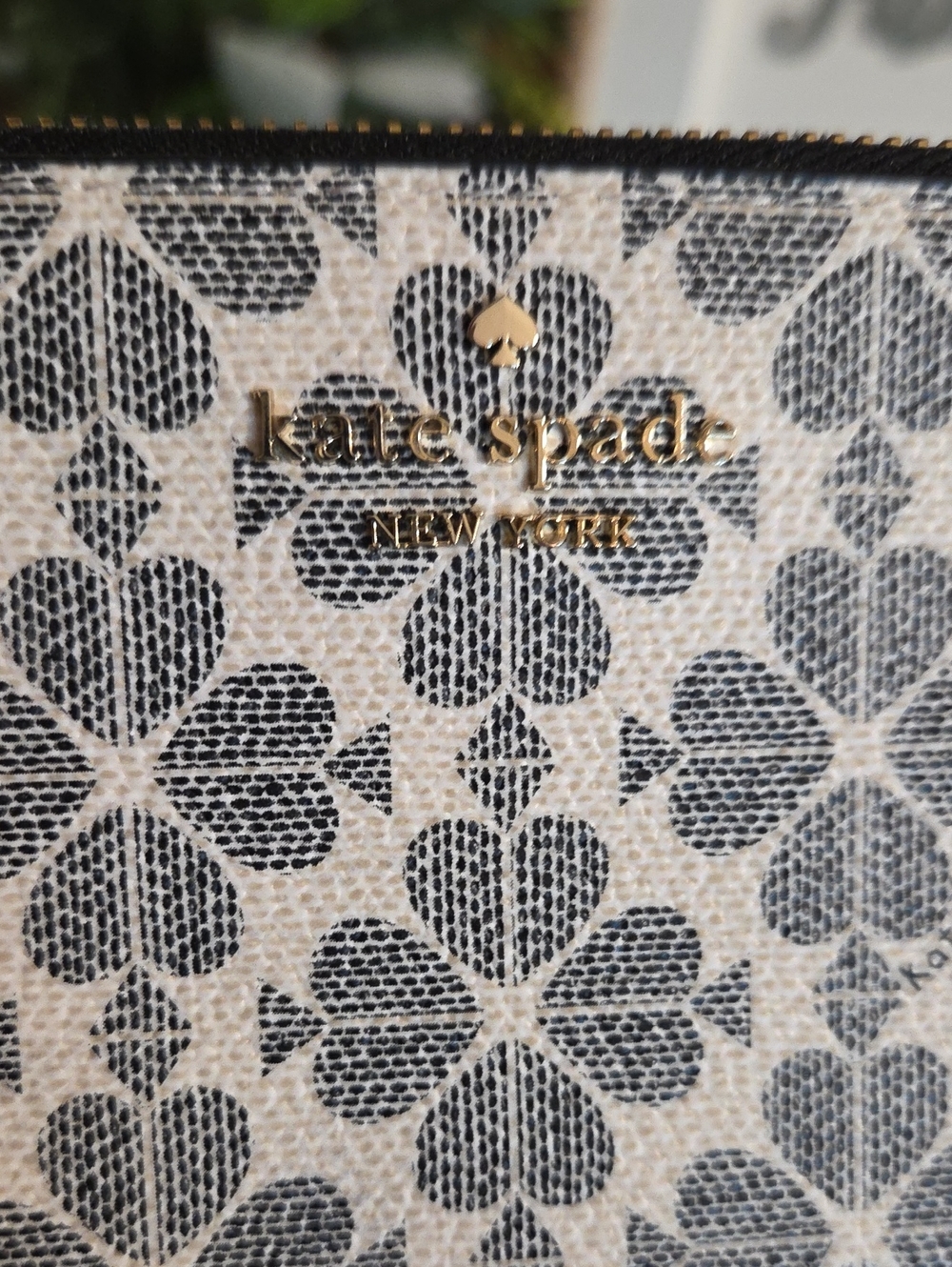 Kate Spade Lucy Flower Small L-Zip Wristlet NWT - Picture 8 of 9